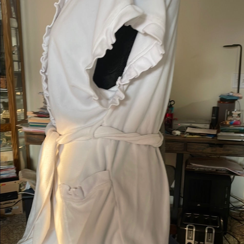 Steve Madden White Ruffle Robe - Picture 5 of 6